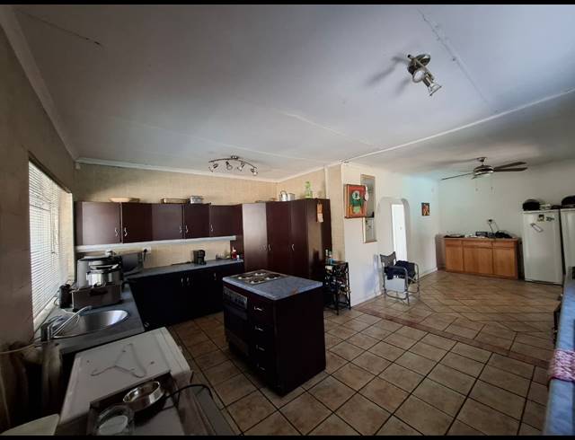 4 BEDROOM HOUSE FOR SALE IN VANDERBIJLPARK SE 7